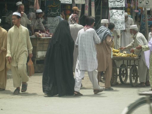 burka Burka, em Mardan - Fotografias não são ben-vindas!