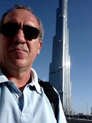 Paulo_Burj_Khalifa Paulo e o prédio mais alto do mundo, o Burj Khalifa,com 828m
